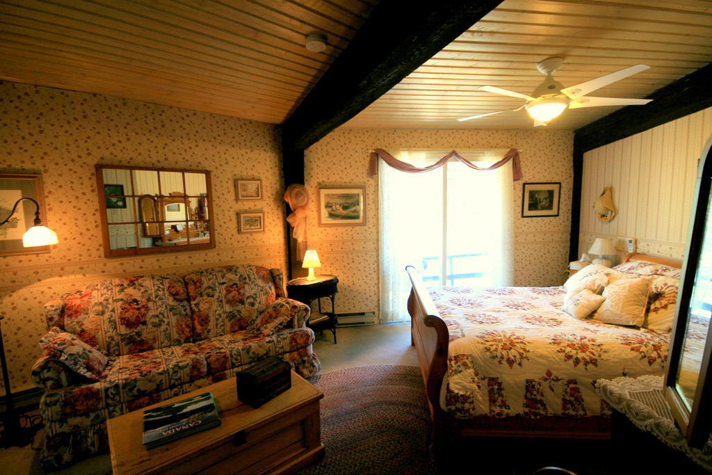 Algonquin Highlands Stouffermill Bed & Breakfast מראה חיצוני תמונה