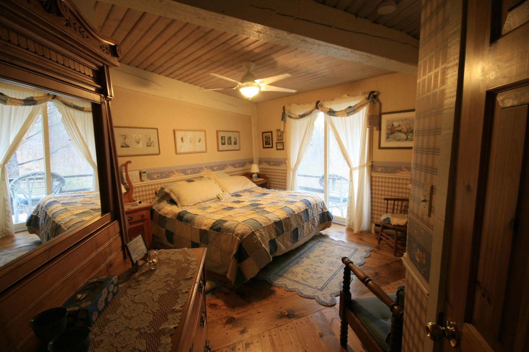 Algonquin Highlands Stouffermill Bed & Breakfast מראה חיצוני תמונה