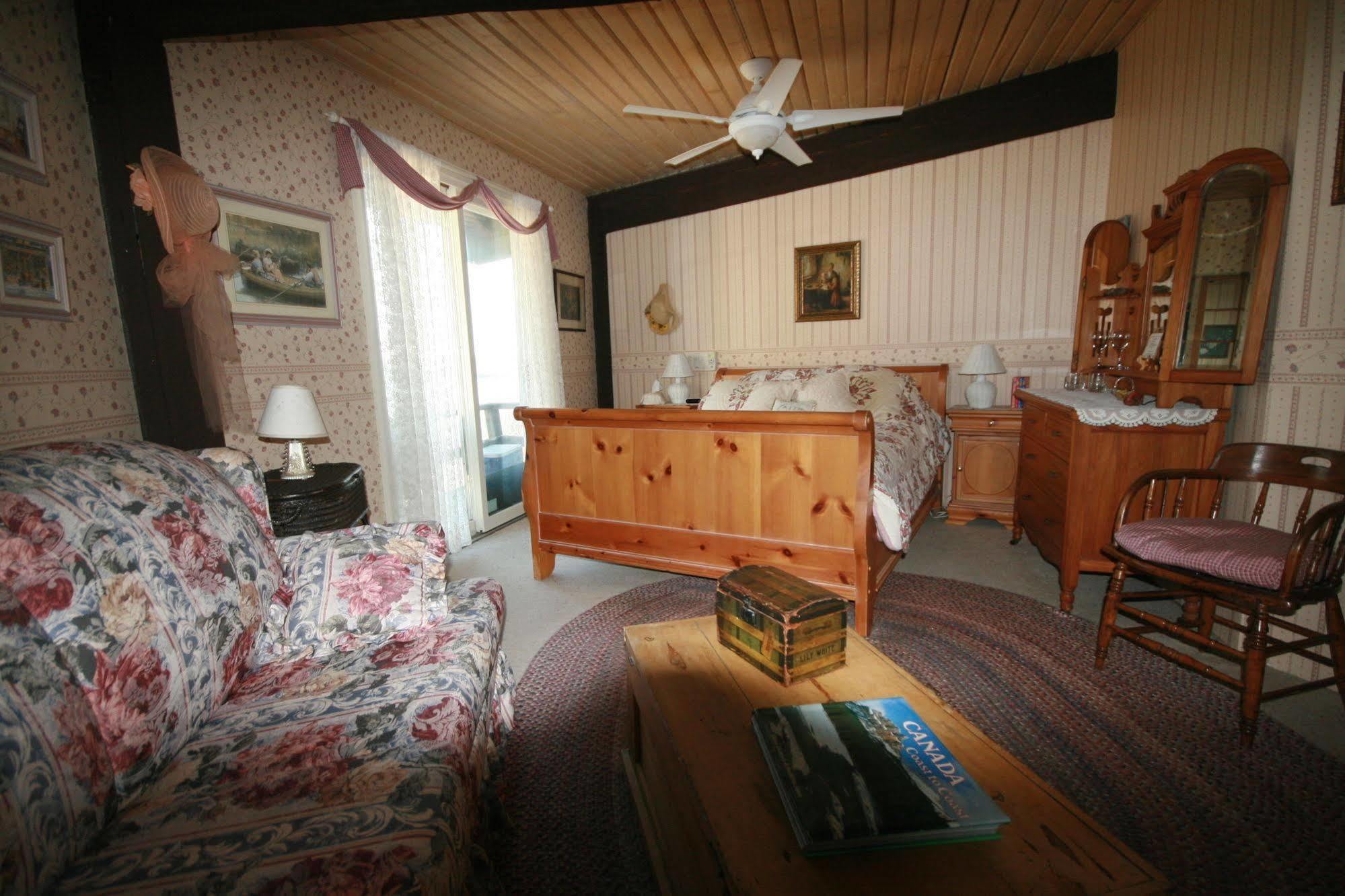 Algonquin Highlands Stouffermill Bed & Breakfast מראה חיצוני תמונה