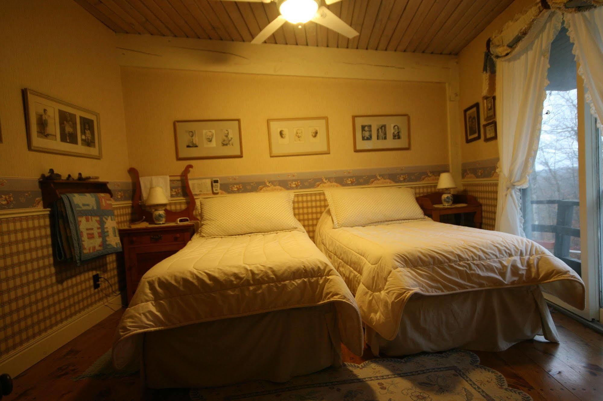 Algonquin Highlands Stouffermill Bed & Breakfast מראה חיצוני תמונה