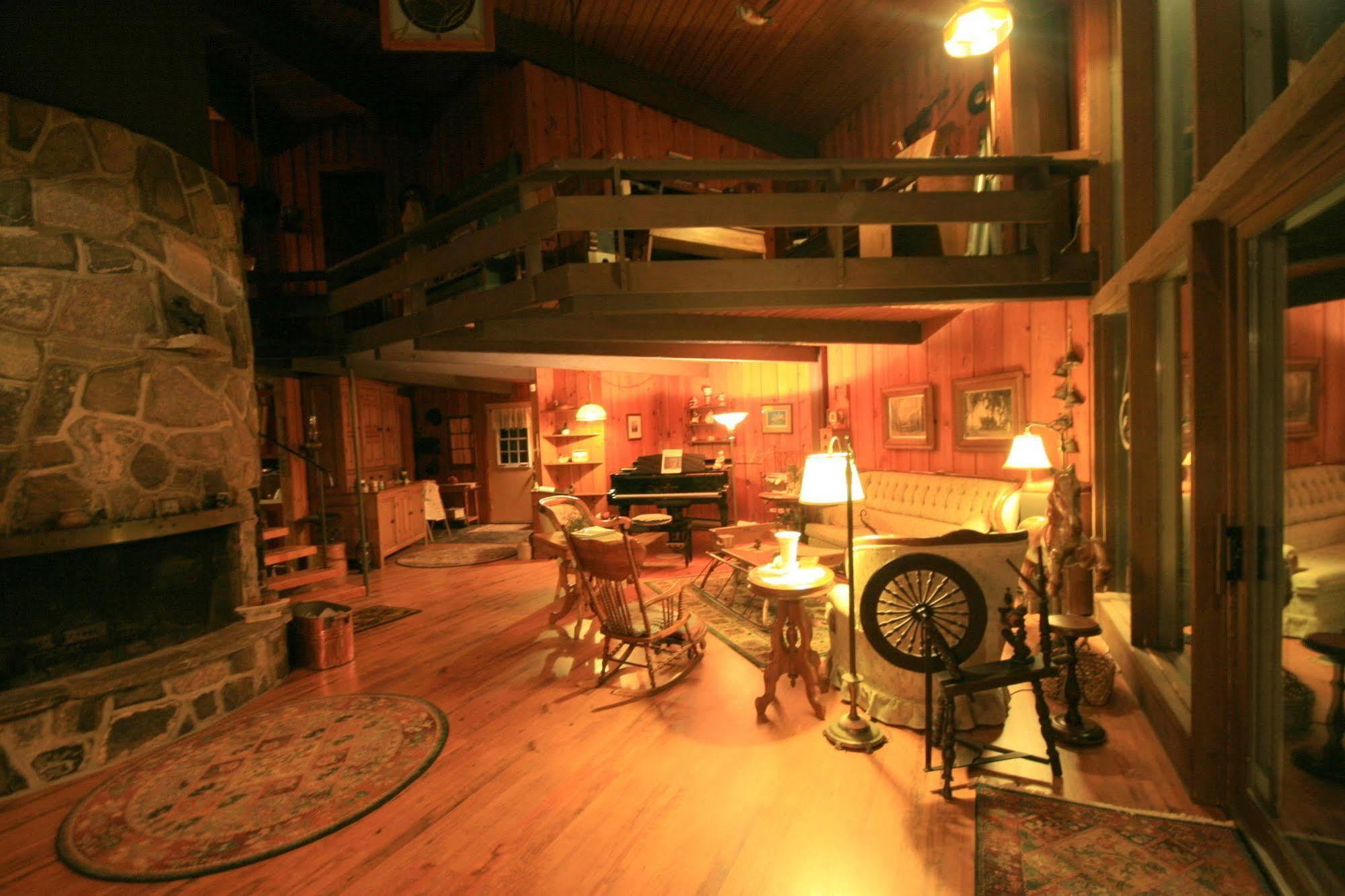 Algonquin Highlands Stouffermill Bed & Breakfast מראה חיצוני תמונה
