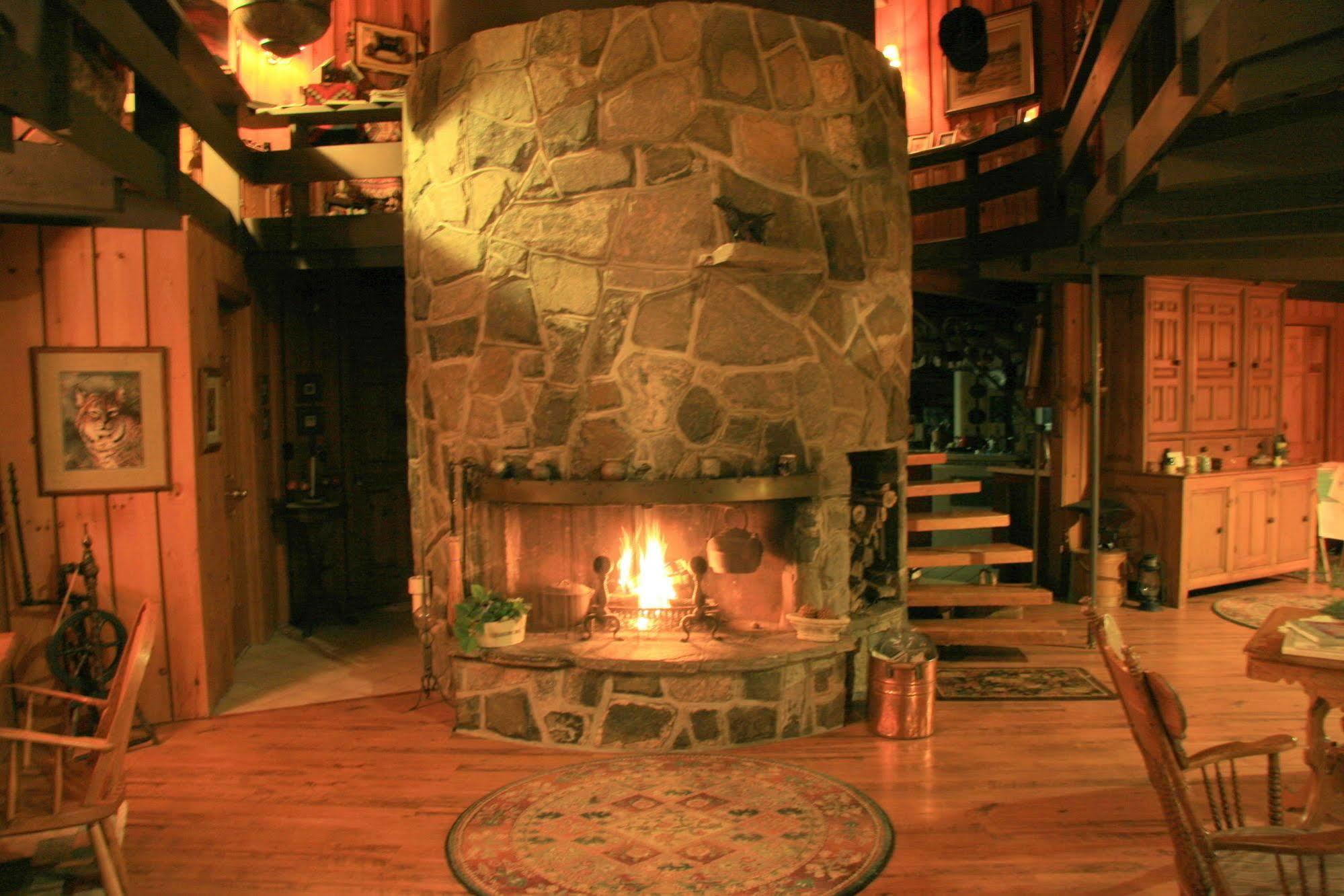 Algonquin Highlands Stouffermill Bed & Breakfast מראה חיצוני תמונה