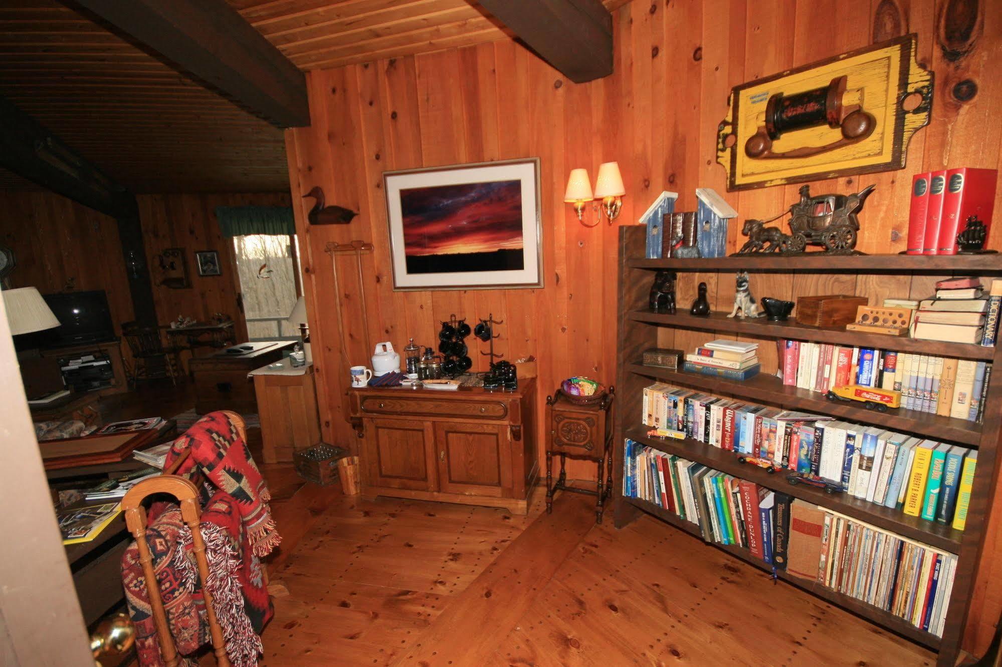 Algonquin Highlands Stouffermill Bed & Breakfast מראה חיצוני תמונה