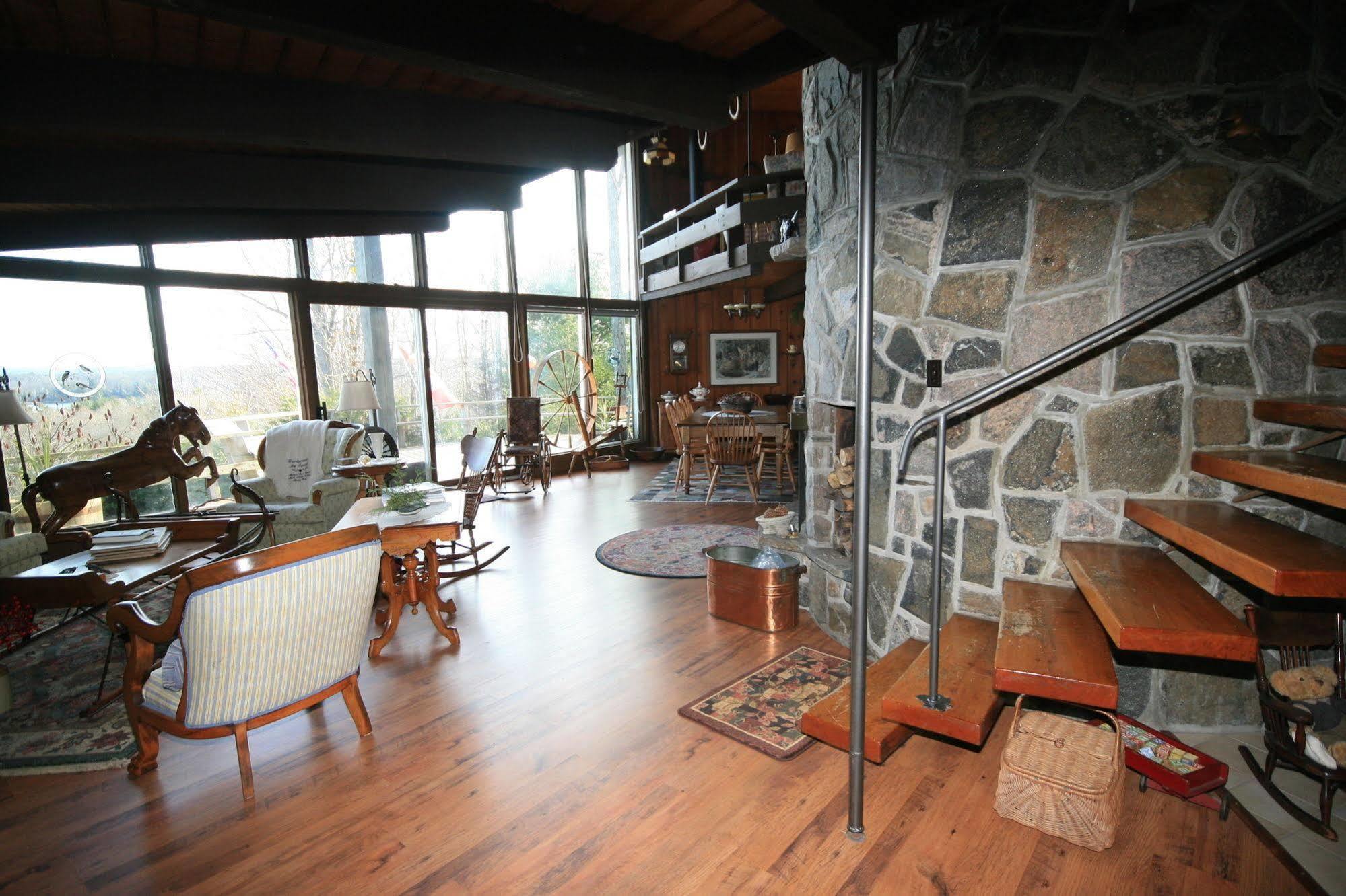 Algonquin Highlands Stouffermill Bed & Breakfast מראה חיצוני תמונה
